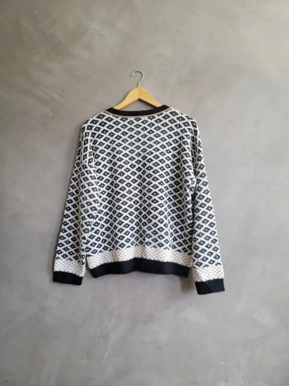 Cyrus Black and White Geometric Crewneck Sweater Medium